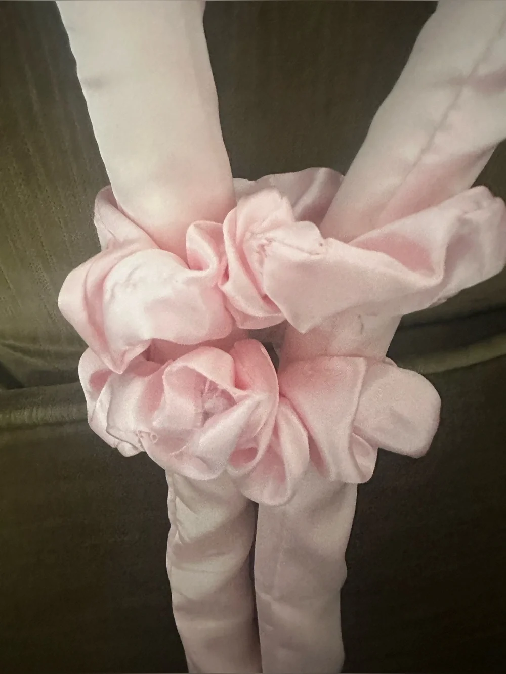 Pink satiny no heat curling rod/band with scrunchies set